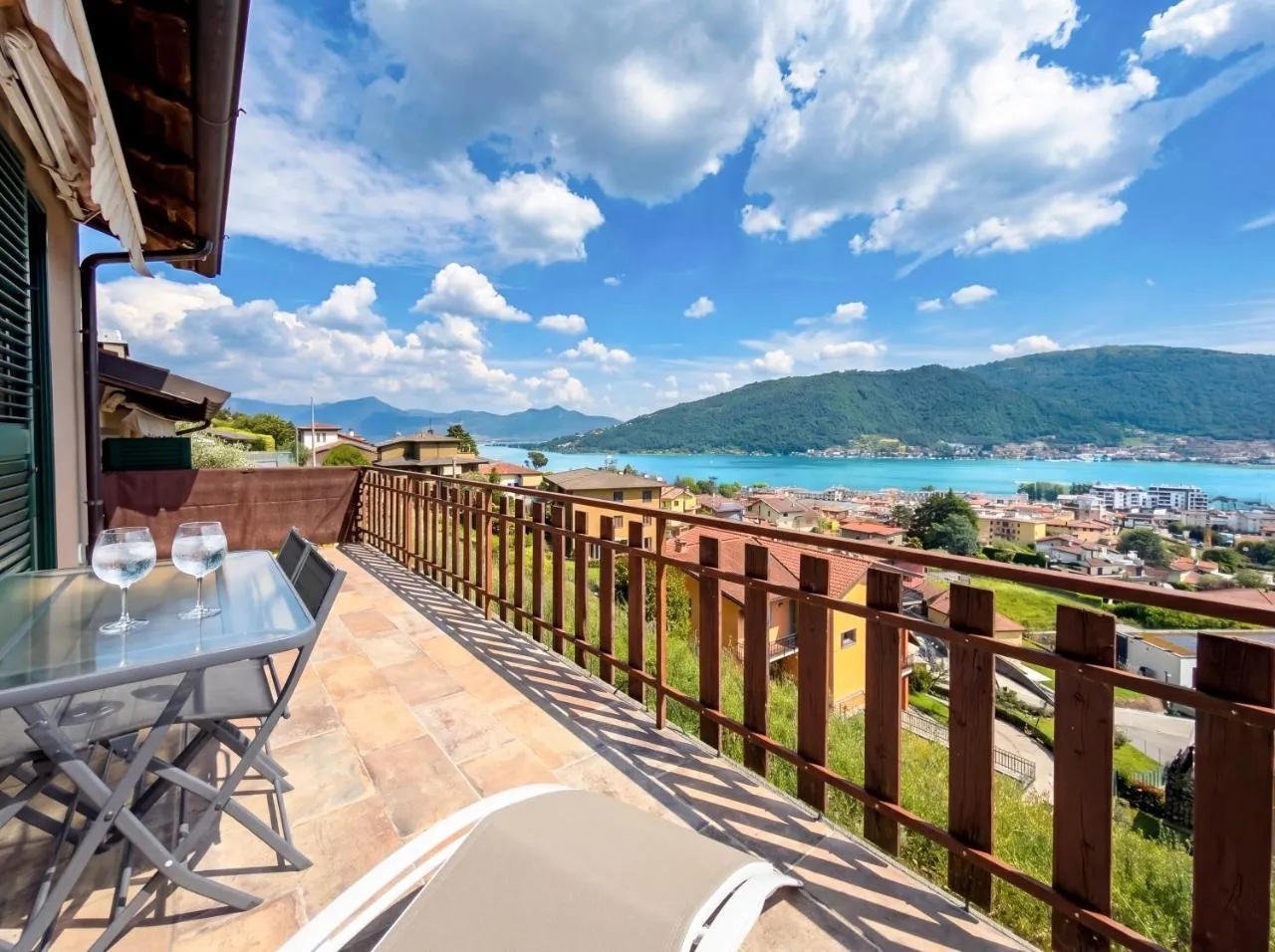 The Belvedere — terrazza con vista sul Lago d'Iseo a Sarnico